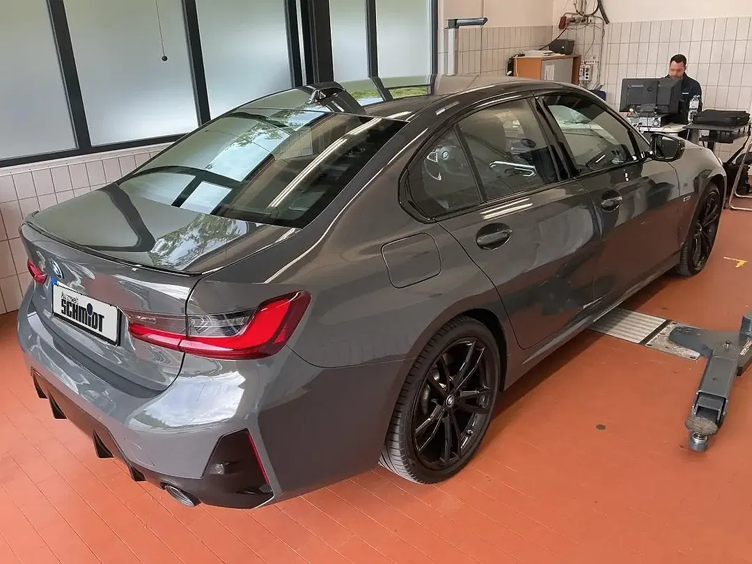 BMW 320 - Thumbnail 2