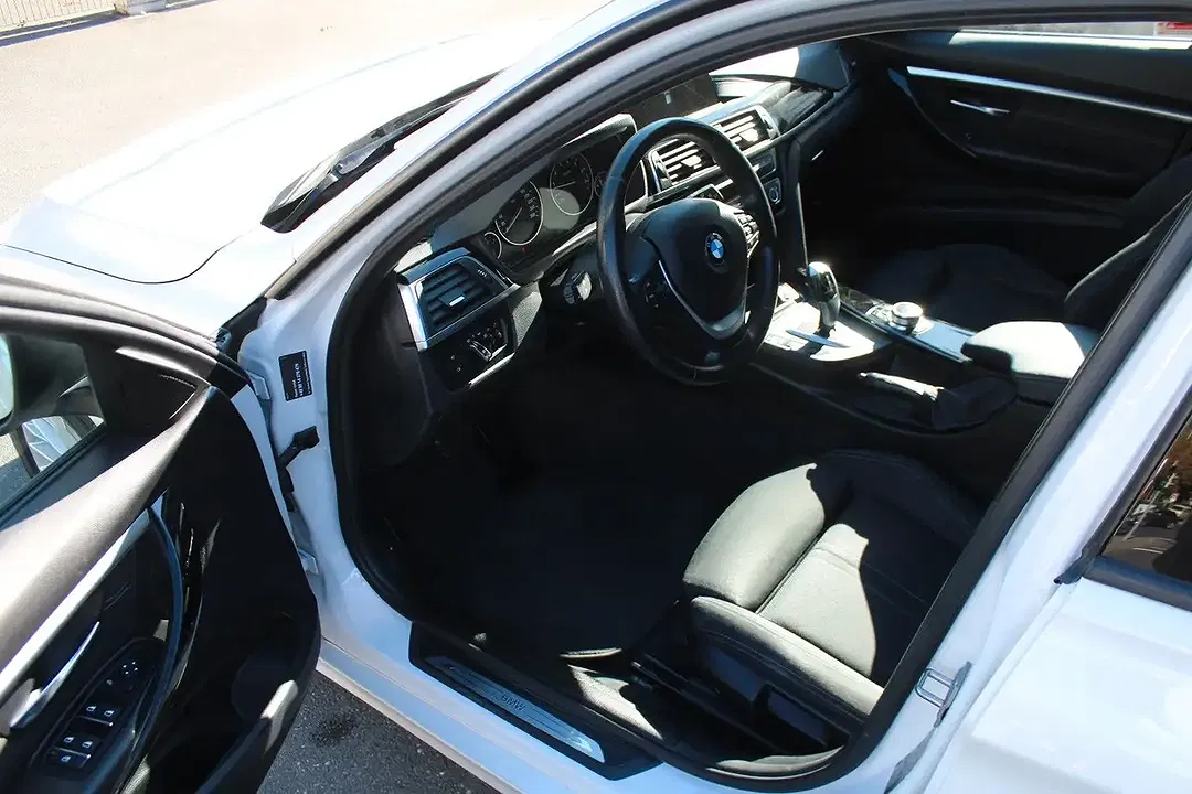 BMW 320 - Thumbnail 10