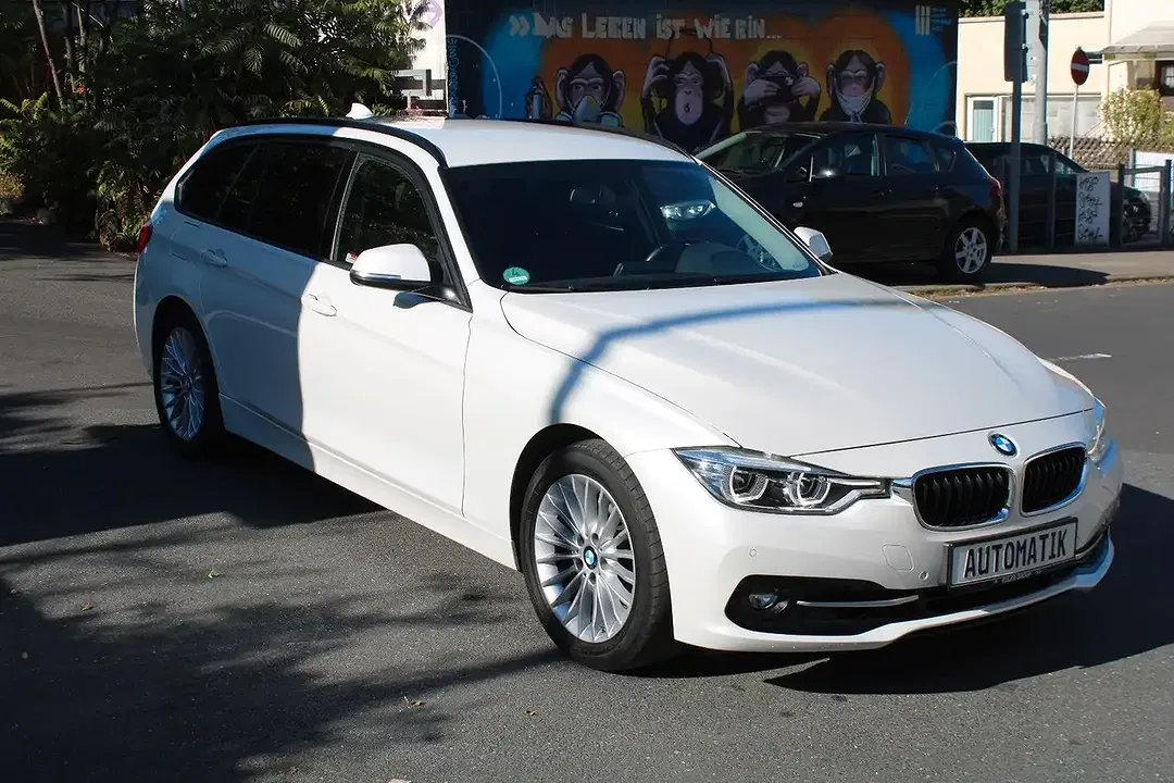 BMW 320 - Thumbnail 3