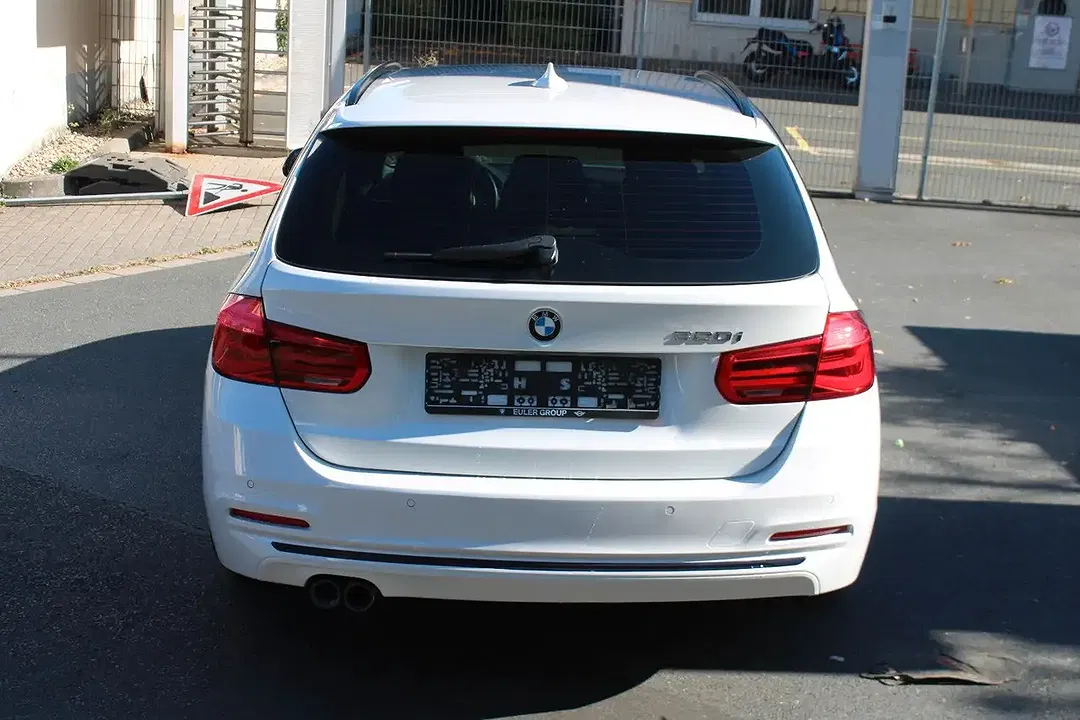 BMW 320 - Thumbnail 6
