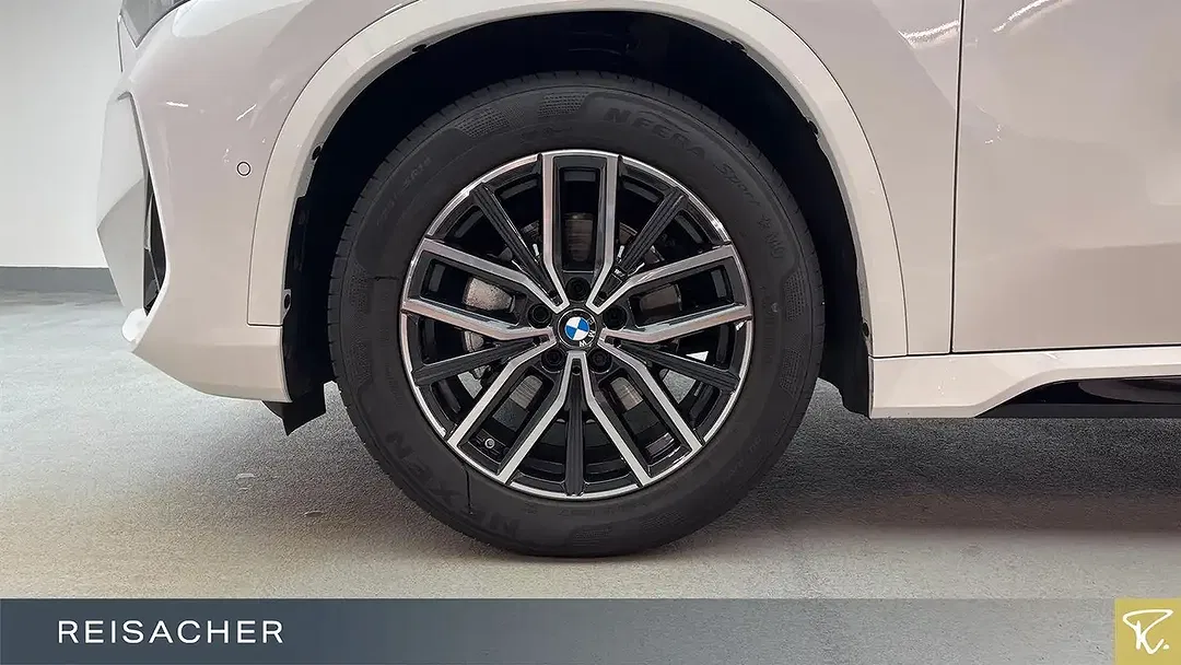 BMW X1 - Thumbnail 3