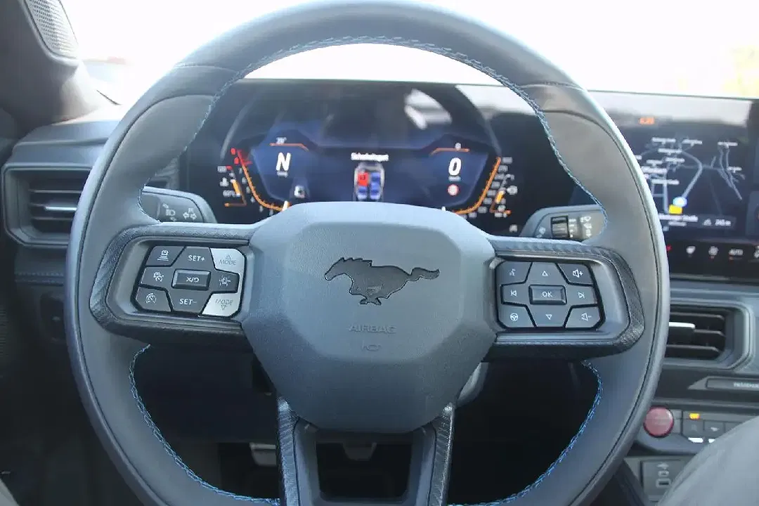 Ford Mustang - Thumbnail 10