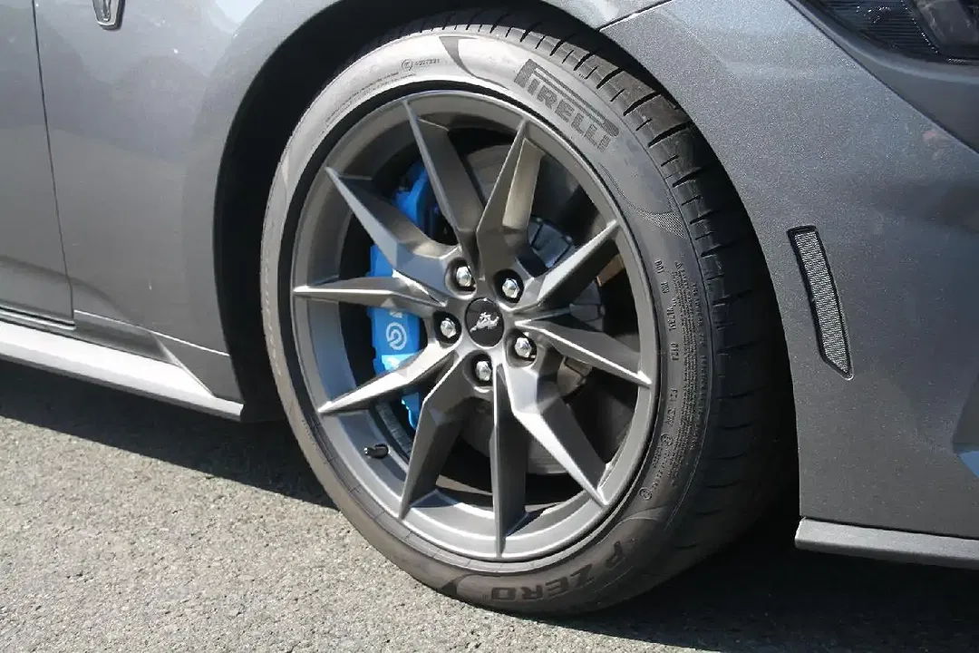 Ford Mustang - Thumbnail 13