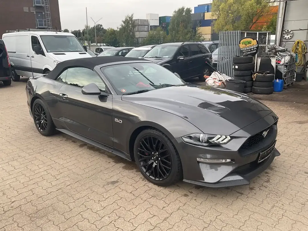 Ford Mustang - Thumbnail 3