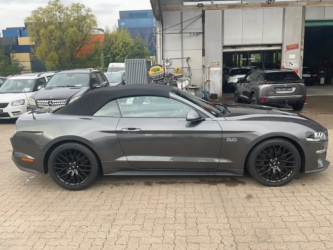 Ford Mustang - Thumbnail 5