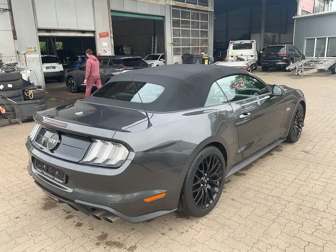 Ford Mustang - Thumbnail 6