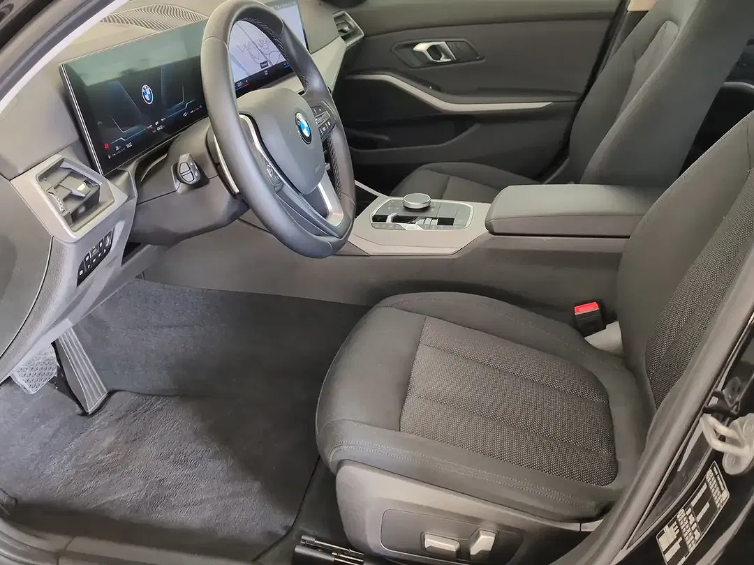 BMW 330 - Thumbnail 4