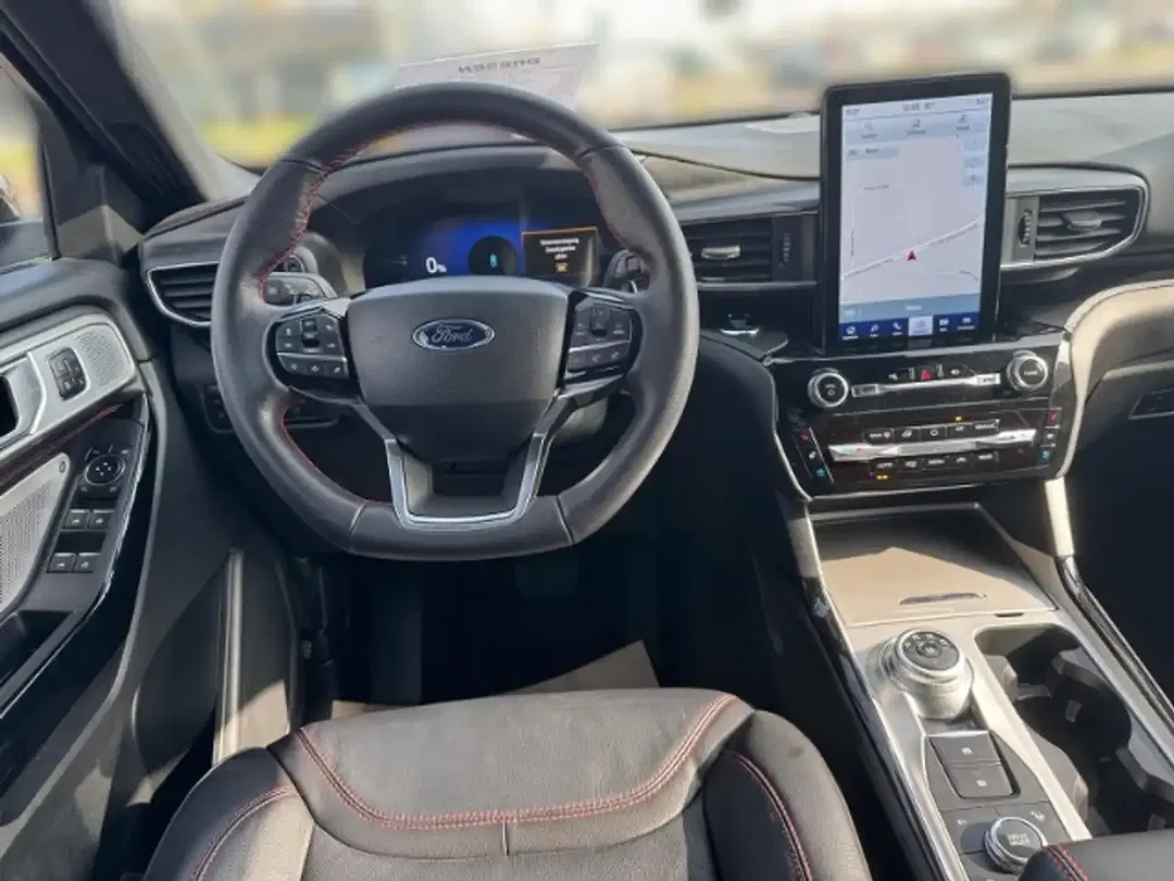 Ford Explorer - Thumbnail 10