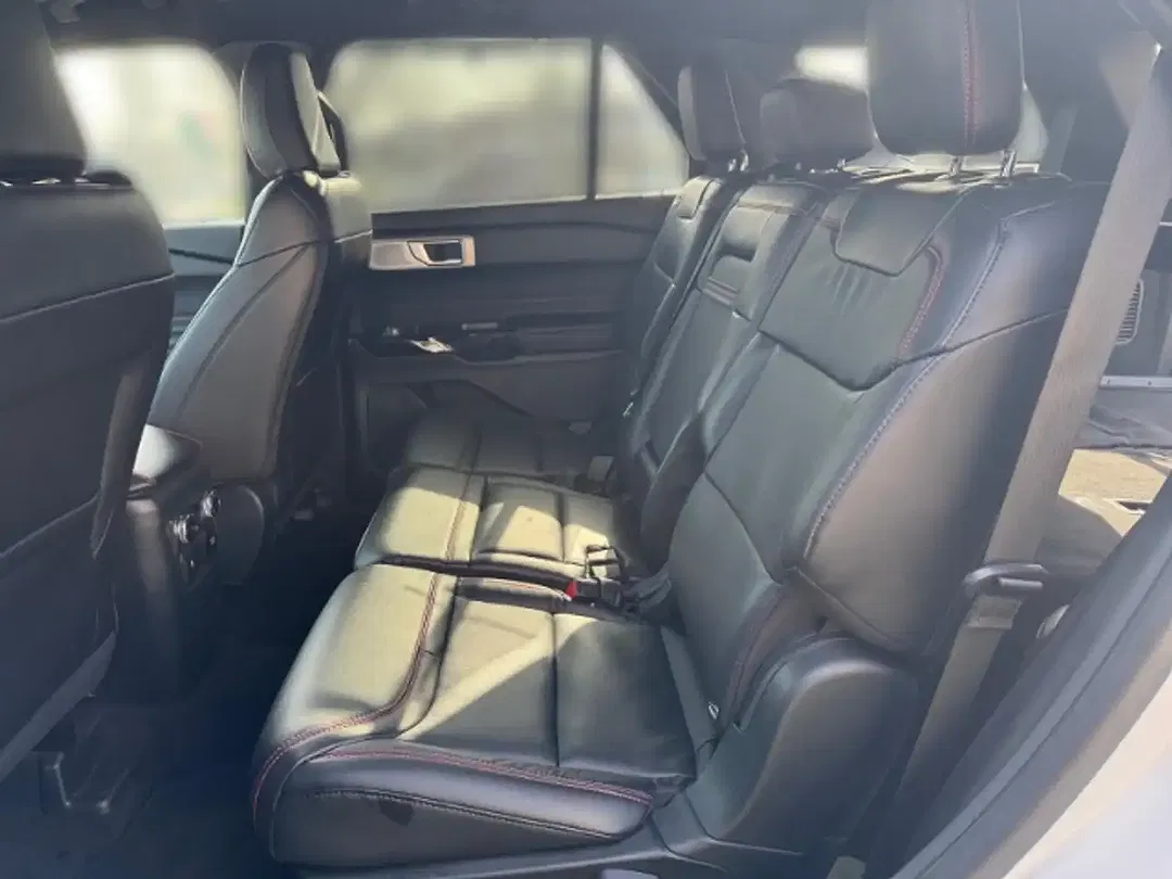 Ford Explorer - Thumbnail 13