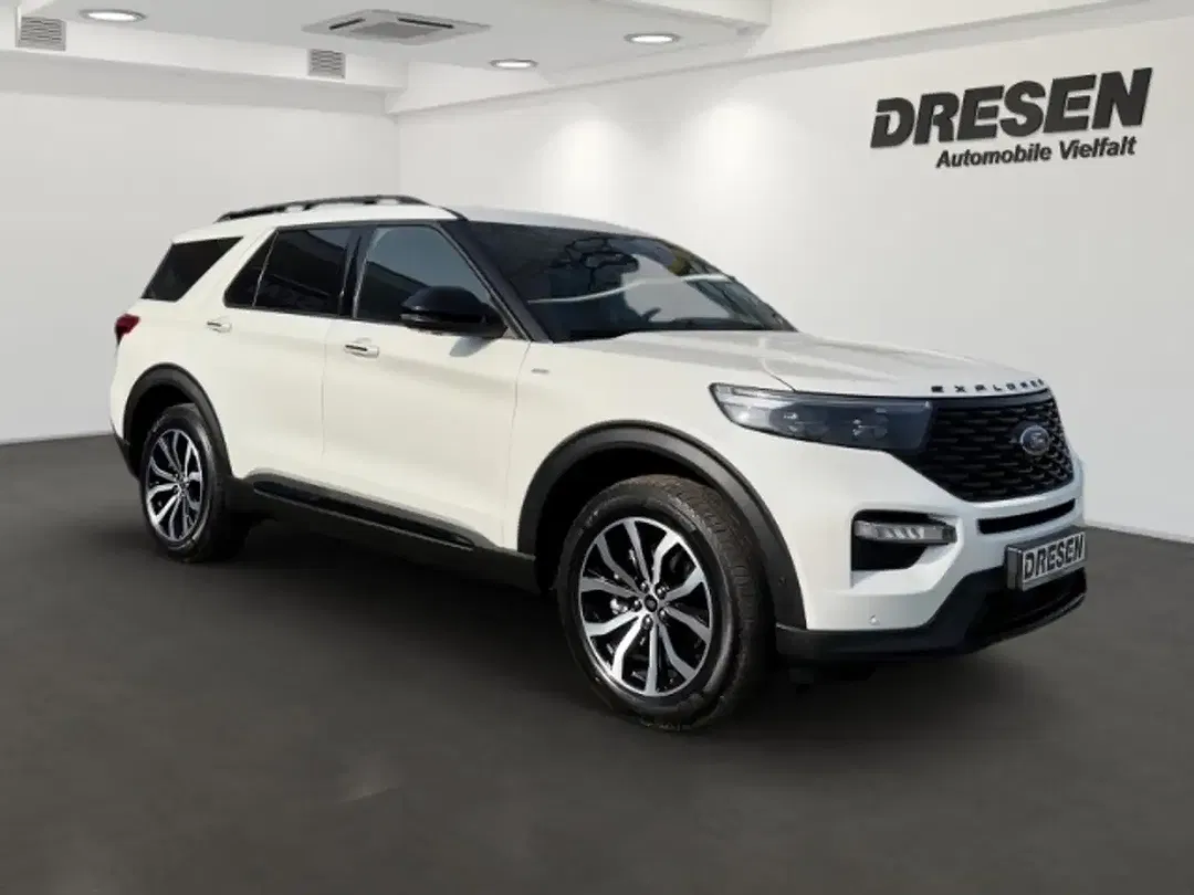 Ford Explorer - Thumbnail 2
