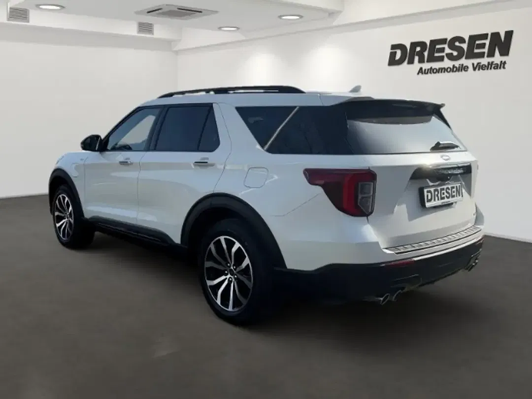 Ford Explorer - Thumbnail 4