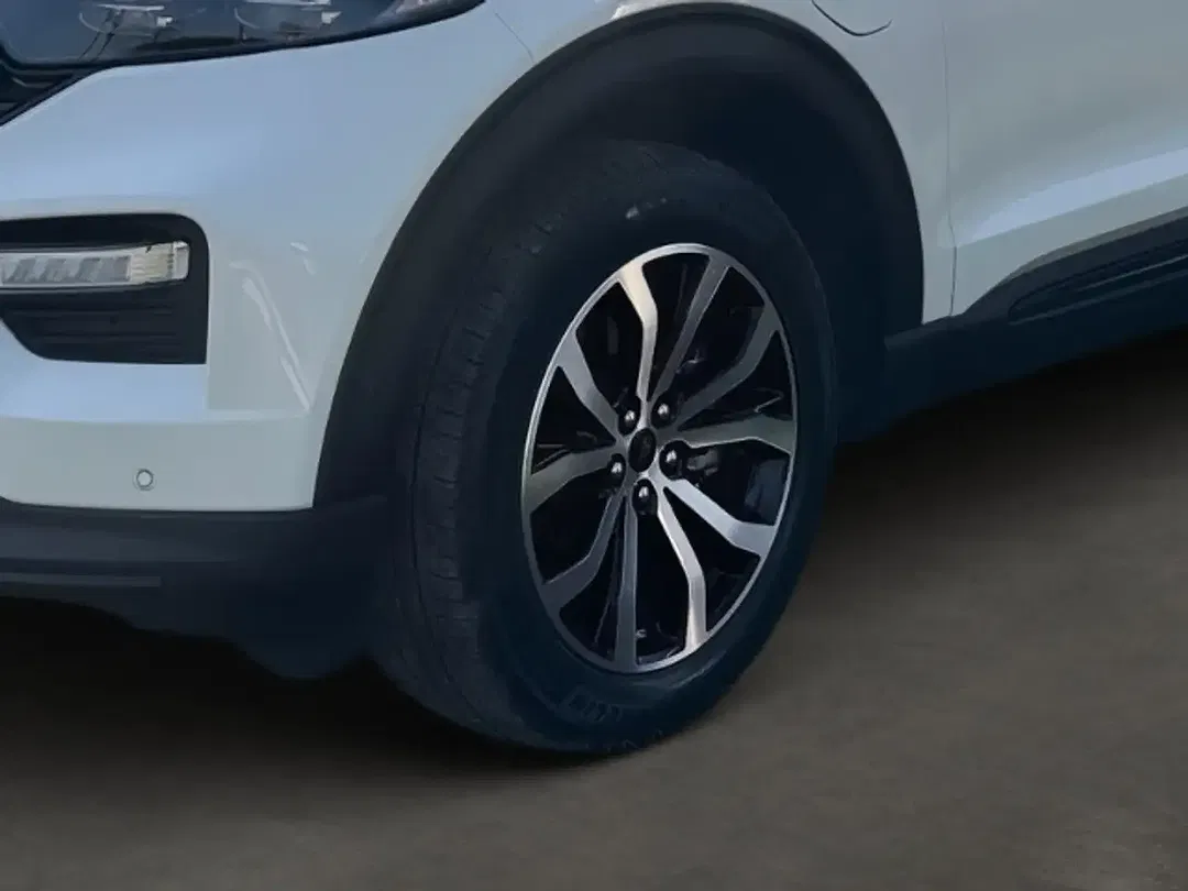 Ford Explorer - Thumbnail 6