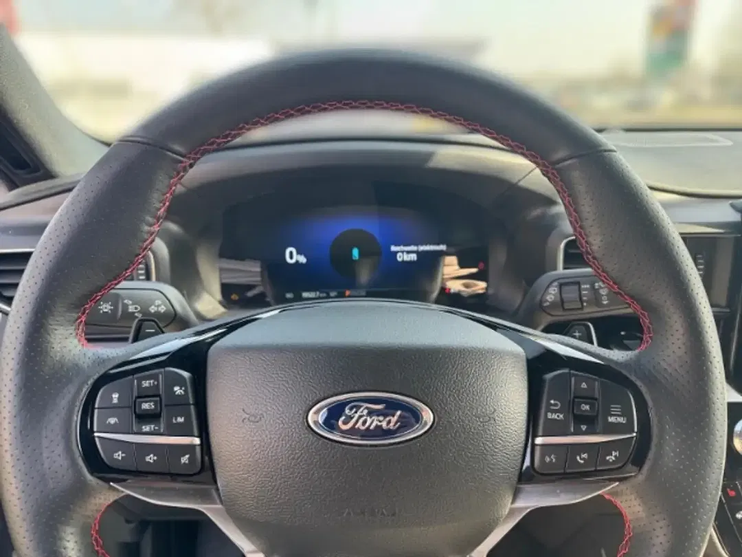 Ford Explorer - Thumbnail 8