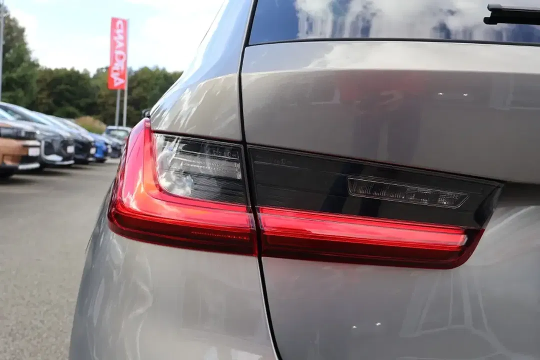 BMW 318 - Thumbnail 11