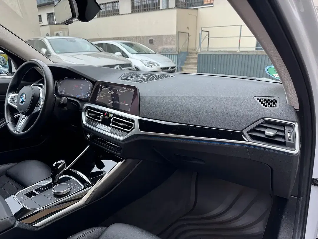 BMW 330 - Thumbnail 10