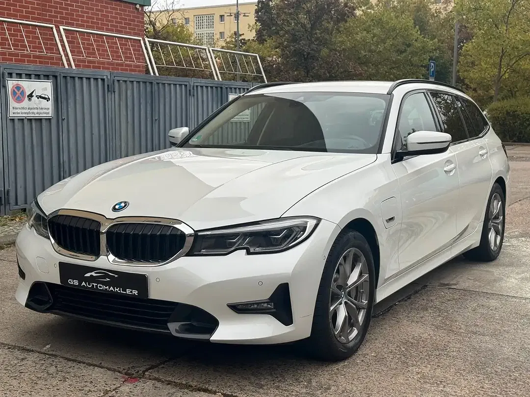 BMW 330 - Thumbnail 2
