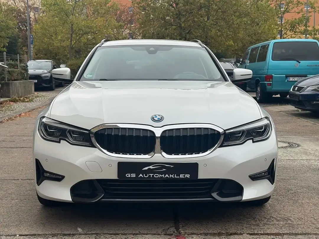 BMW 330 - Thumbnail 3