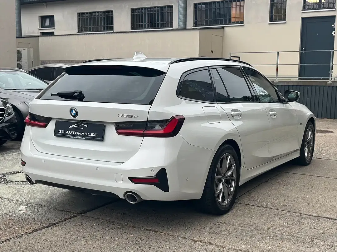 BMW 330 - Thumbnail 5