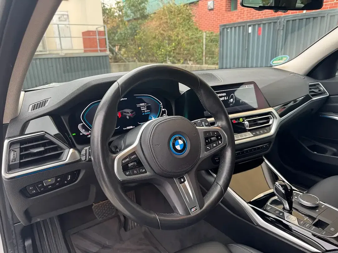 BMW 330 - Thumbnail 8