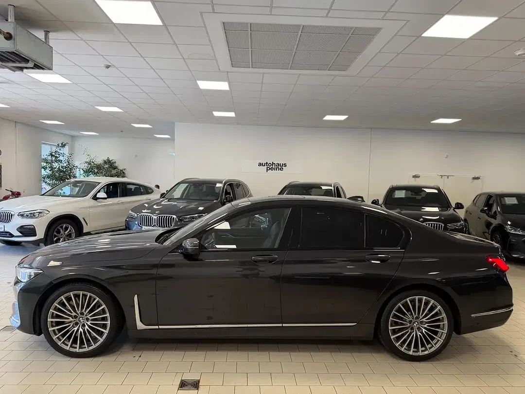 BMW 750 - Thumbnail 11