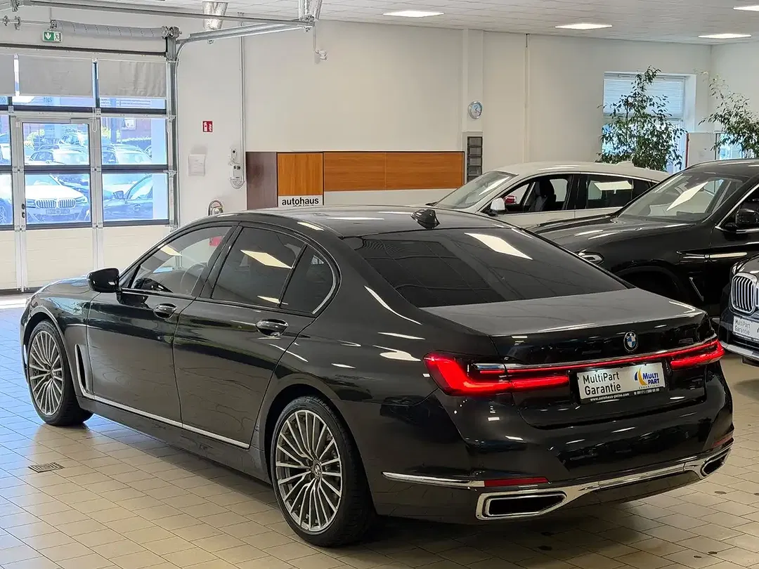 BMW 750 - Thumbnail 13