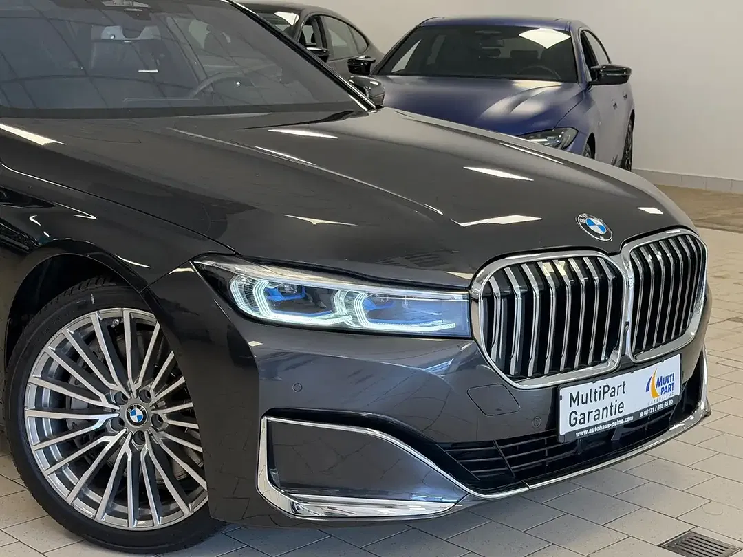BMW 750 - Thumbnail 4