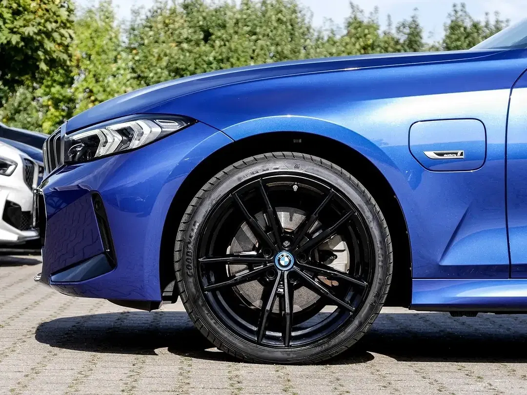 BMW 320 - Thumbnail 6