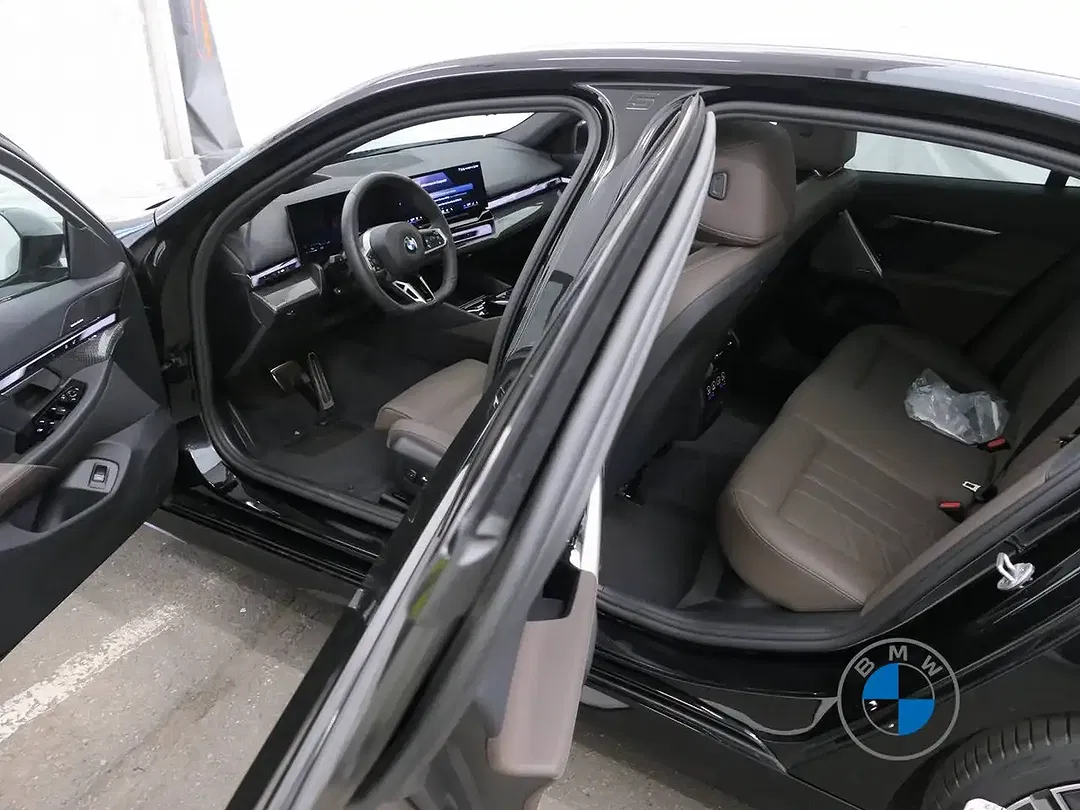 BMW 520 - Thumbnail 9