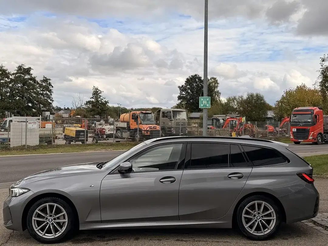BMW 330 - Thumbnail 5