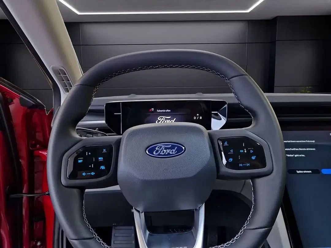 Ford Explorer - Thumbnail 11