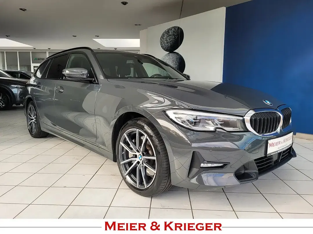 BMW 330 - Thumbnail 1