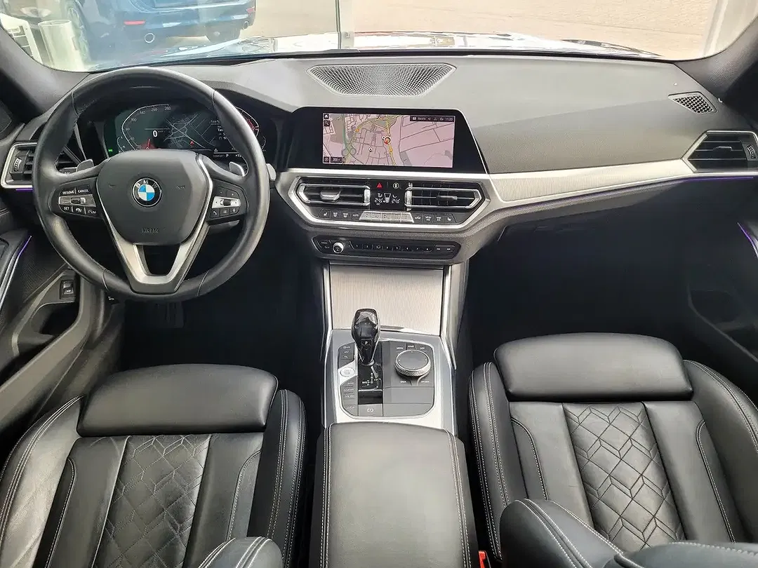 BMW 330 - Thumbnail 2