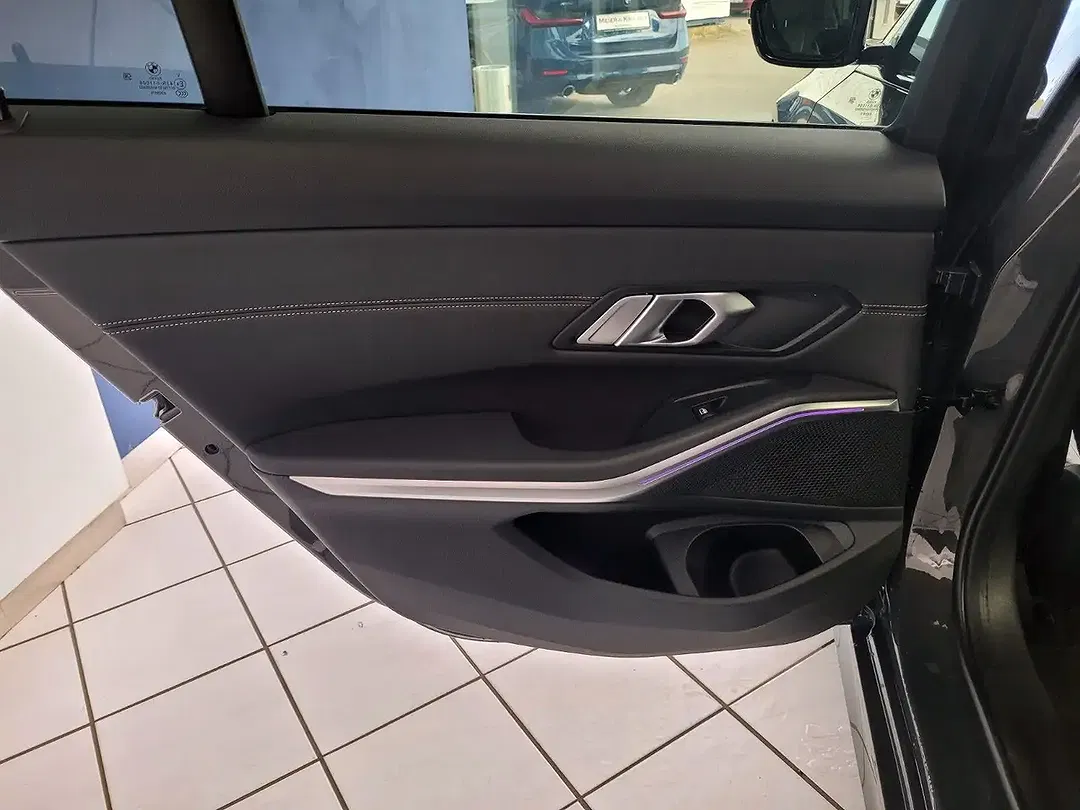 BMW 330 - Thumbnail 29