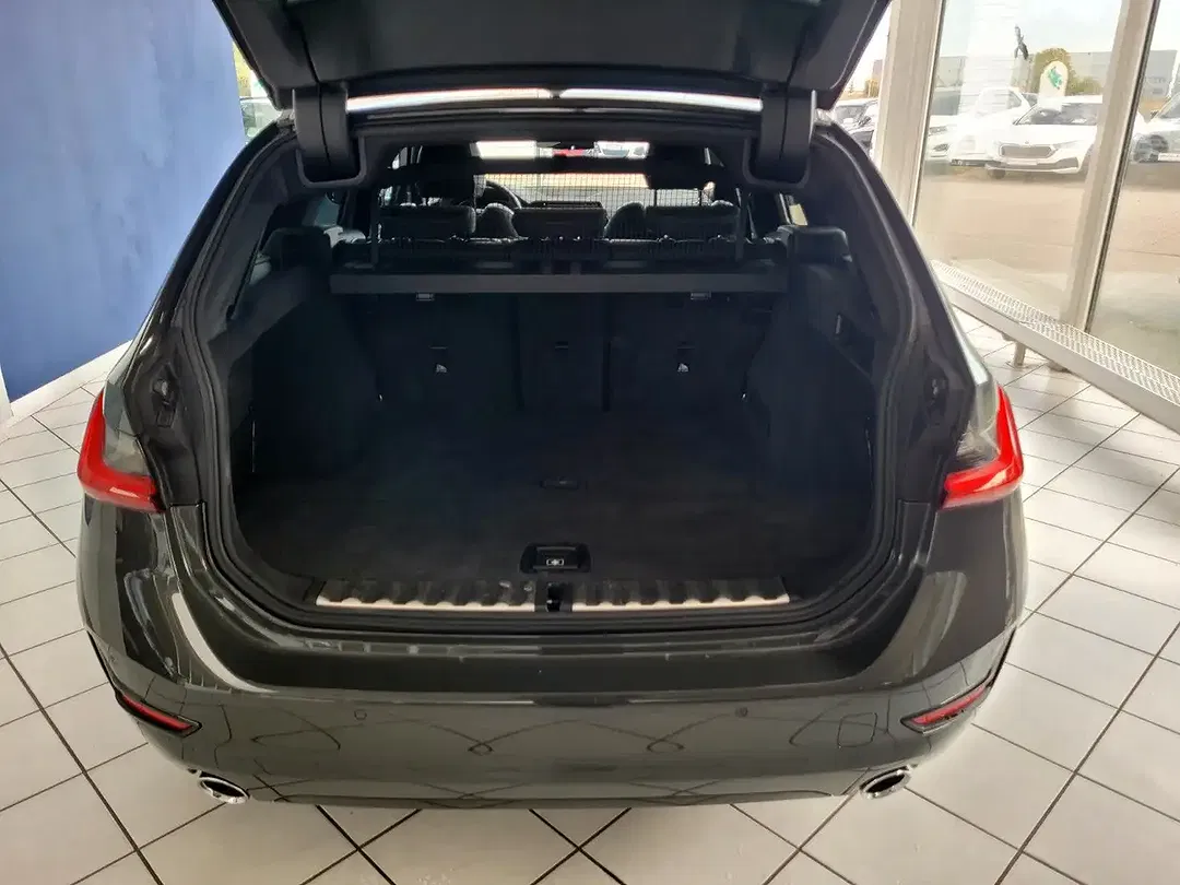 BMW 330 - Thumbnail 32