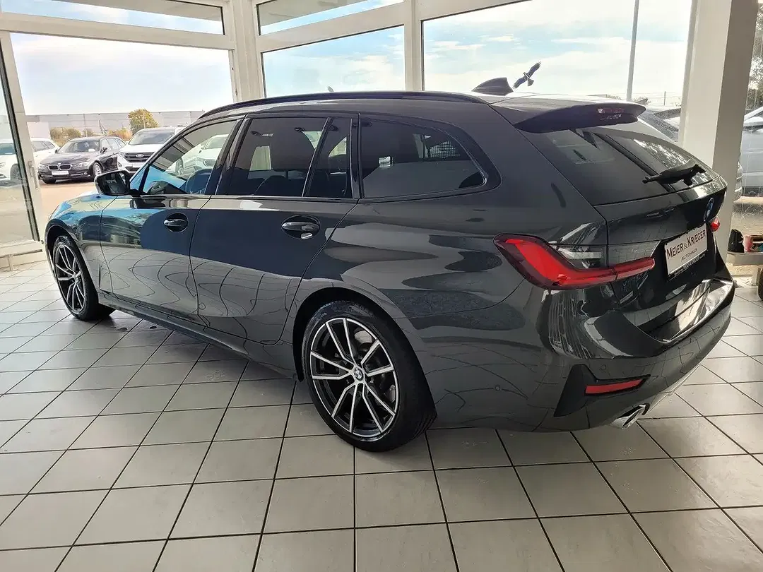 BMW 330 - Thumbnail 5