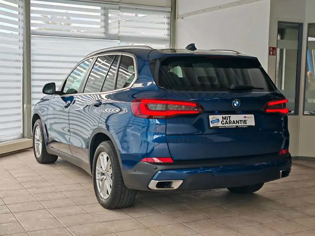 BMW X5 - Thumbnail 2