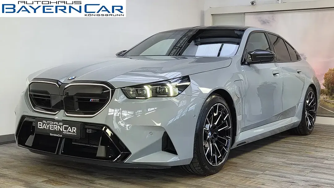BMW M5 - Thumbnail 1
