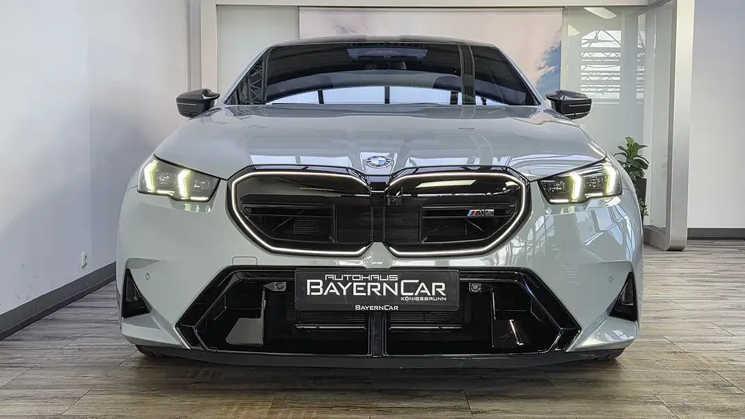 BMW M5 - Thumbnail 2
