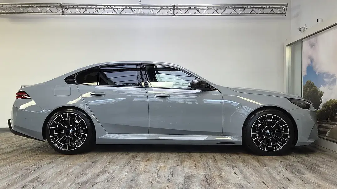 BMW M5 - Thumbnail 5