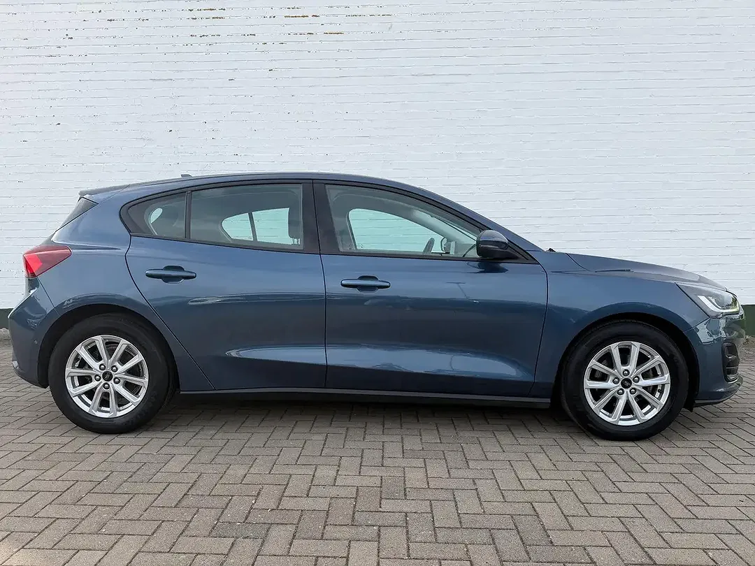 Ford Focus - Thumbnail 6