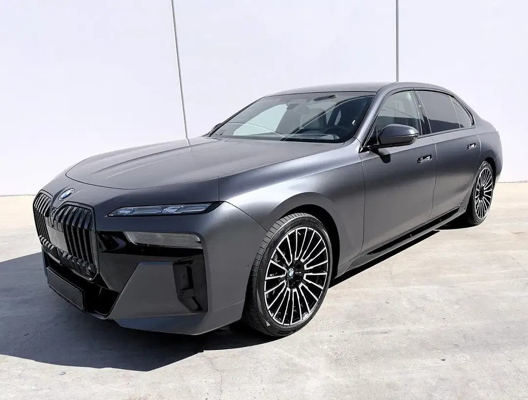 BMW 740 - Thumbnail 1