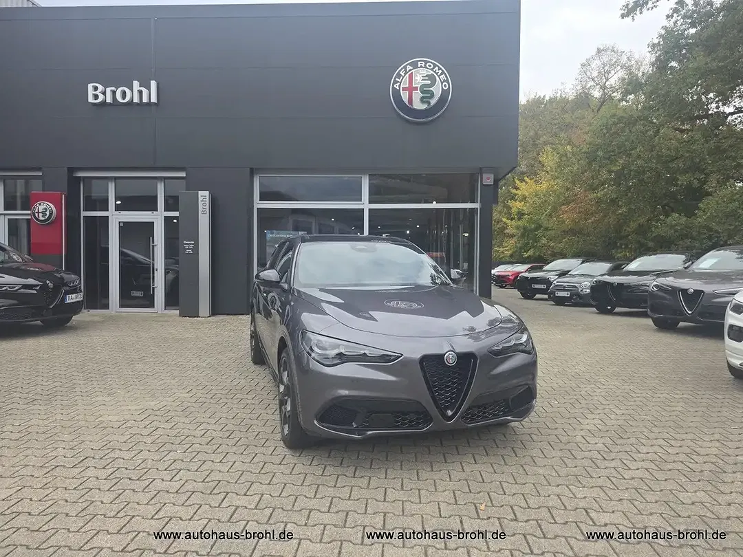 Alfa Romeo Stelvio - Thumbnail 1