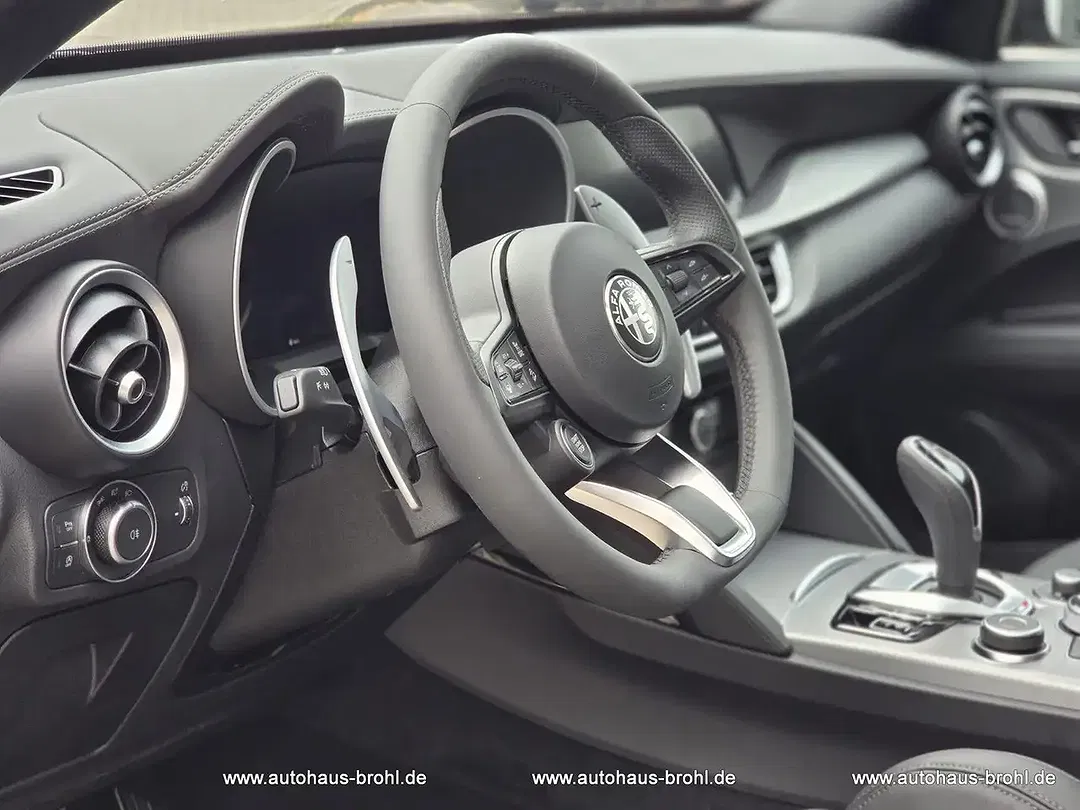 Alfa Romeo Stelvio - Thumbnail 10
