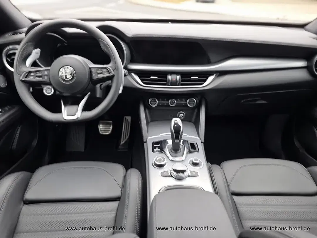 Alfa Romeo Stelvio - Thumbnail 11