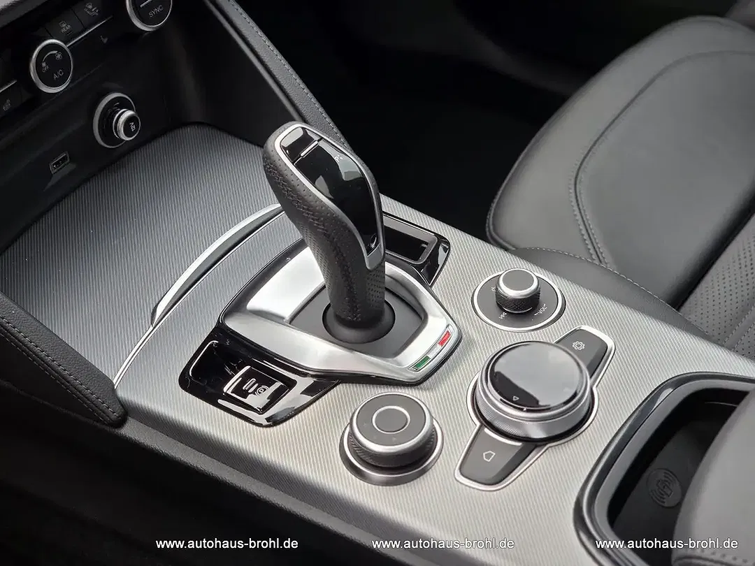 Alfa Romeo Stelvio - Thumbnail 12