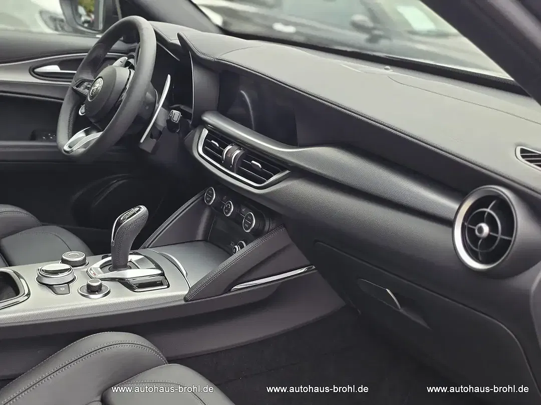 Alfa Romeo Stelvio - Thumbnail 4