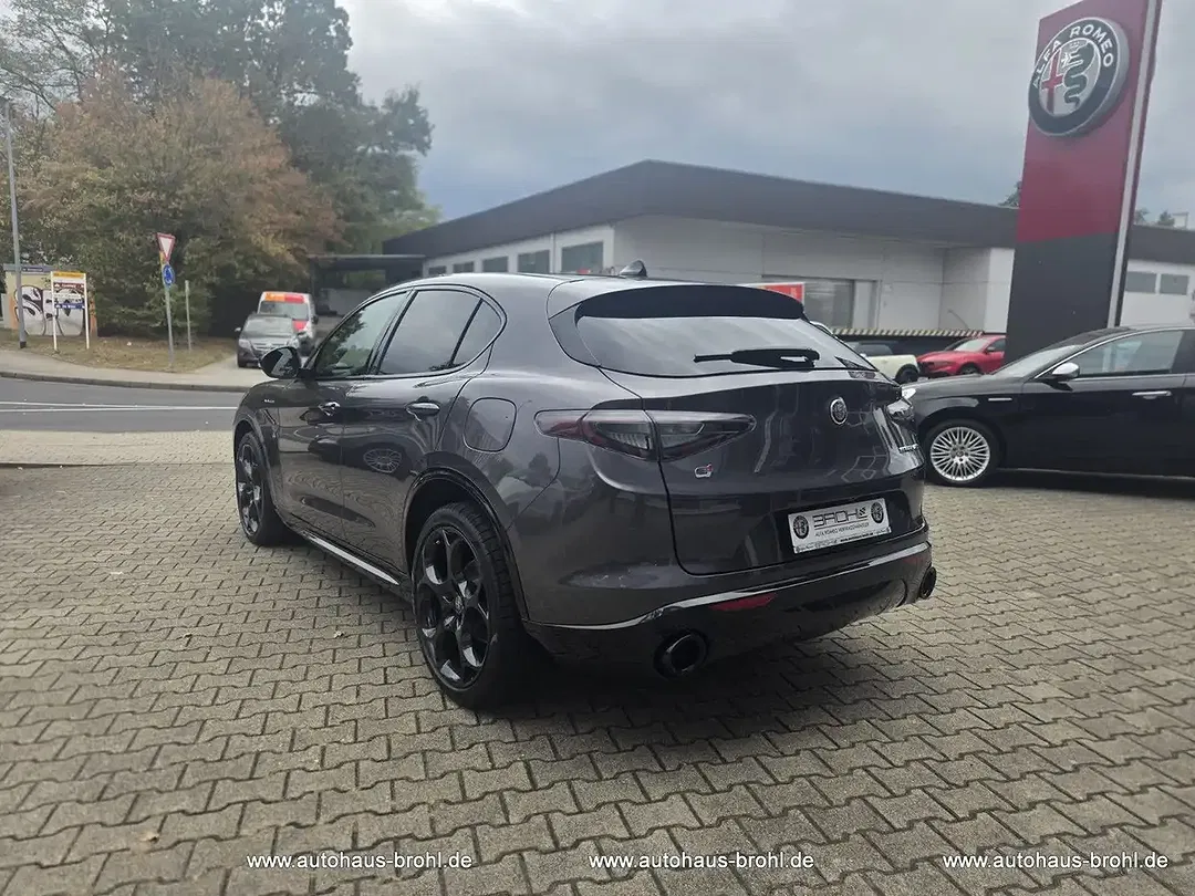 Alfa Romeo Stelvio - Thumbnail 5
