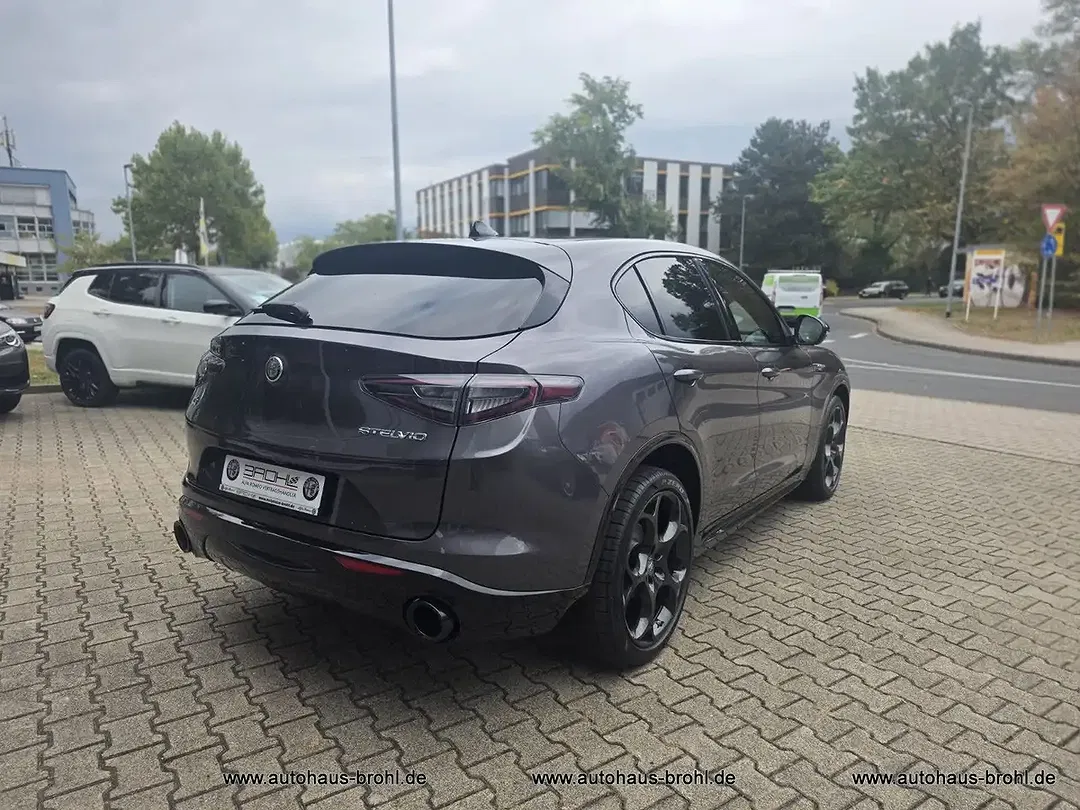 Alfa Romeo Stelvio - Thumbnail 7