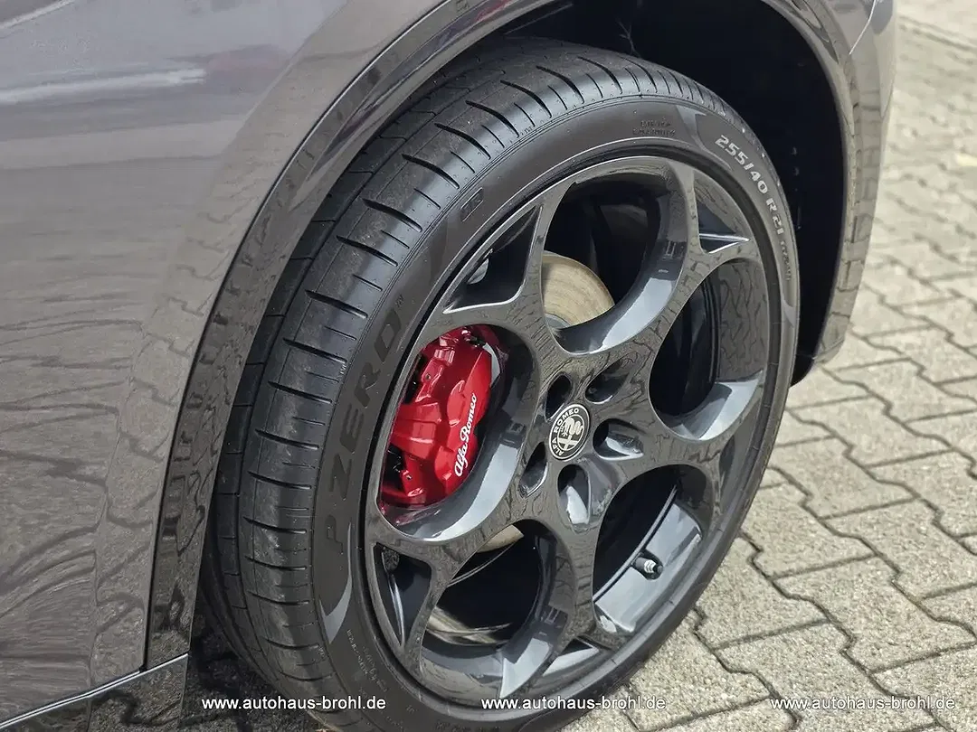 Alfa Romeo Stelvio - Thumbnail 8