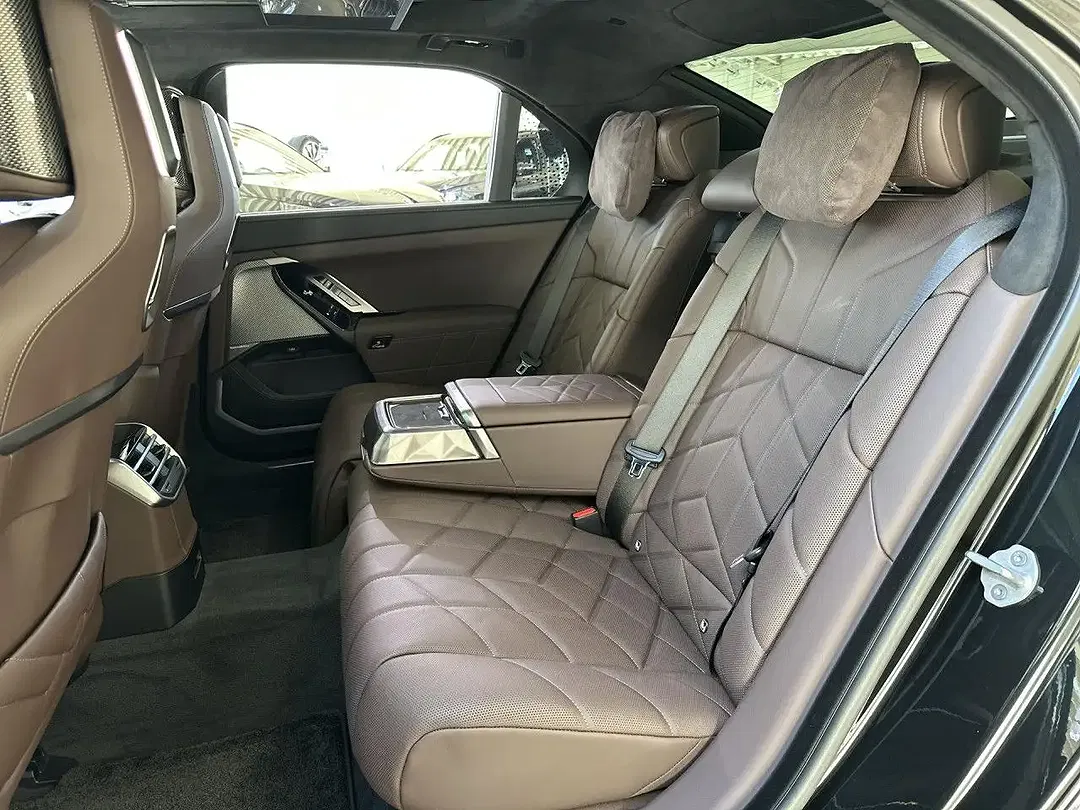 BMW 740 - Thumbnail 15